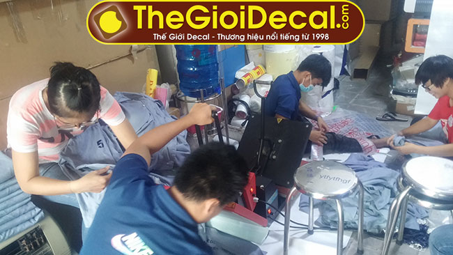 in áo bảo hộ lao động bằng decal chuyển nhiệt